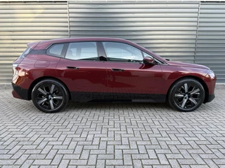 BMW iX BMW iX xDrive40 High Executive 77 kWh SOH 99% Led v+a Auto.inparkeren Pano - afbeelding nr 7