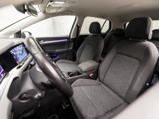 Volkswagen Golf 150Pk Automaat (APPLE CARPLAY, GROOT NAVI, SFEERVERLICHTING, STUUR/STOELVERWARMING, GETINT GLAS, SPORTSTOELEN, KEYLESS, LED KOPLAMPEN, NIEUWE APK, NIEUWSTAAT) - afbeelding nr 14