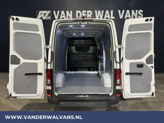 Volkswagen Crafter Volkswagen Crafter 2.0 TDI 140 pk L3H3 L2H2 Euro6 Airco | Camera | Apple Carplay | Cruisecontrol | Chauffeursstoel Android Auto - afbeelding nr 3