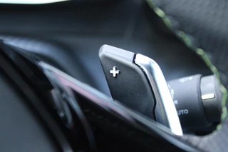 Peugeot 2008 Peugeot 2008 1.2 130PK AUTOMAAT GT PACK | ELEKTRISCH BEDIENBARE BESTUURDERSSTOEL | NAVIGATIE | FULL LED KOPLAMPEN | DRAADLOZE APPLE CARPLAY/ANDROID AUTO | ADAPTIVE CRUISE CONTROL | CAMERA VOOR + ACHTER | CLIMATE CONTROL | LICHTMETALEN VELGEN 17