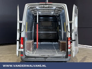Volkswagen Crafter Volkswagen Crafter 2.0 TDI 140 pk L3H3 L2H2 Euro6 Airco | Camera | Apple Carplay | Cruisecontrol Parkeersensoren, Android Auto, Chauffeursstoel, Bijrijdersbank, 3000kg trekvermogen, zilver - afbeelding nr 3