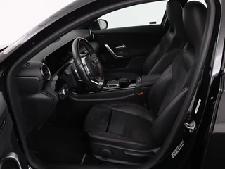Mercedes-Benz A-Klasse Mercedes-Benz A-klasse 180 AMG | Panoramadak | Stoelverwarming |  Carplay | Widescreen | Leder/Alcanatara | Navigatie | Full LED | Park Assist - afbeelding nr 4