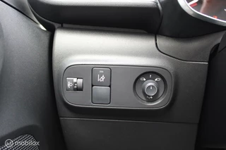 Citroën C3 Citroen C3 1.2 PureTech S&S Shine, Stoel verwarming, Pdc + camera, App connect, Cruise, Half leder, Donkerglas, Clima, Navi. - afbeelding nr 35