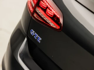 Volkswagen Golf Volkswagen Golf 1.4 TSI GTE 204Pk Automaat (SCHUIFDAK, NAVIGATIE, CLIMATE, CAMERA, GETINT GLAS, SPORTSTOELEN, LED KOPLAMPEN, CRUISE, NIEUWE APK, NIEUWSTAAT) - afbeelding nr 33