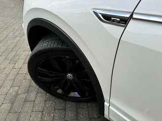 Volkswagen Tiguan Volkswagen Tiguan 1.5 TSI R-line Automaat | Panorama | Leer | LED Verlichting | Actief Demping Systeem | Achteruitrijcamera | Black Style | 20 inch velgen | Elektrische verstelbare stoelen | Afneembare trekhaak - afbeelding nr 56