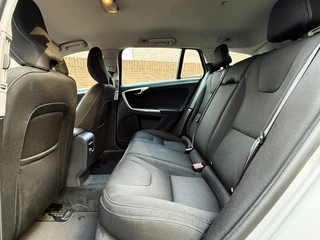 Volvo V60 Volvo V60 2.0 D4 MOMENTUM EURO 6 Dealer onderhouden 181PK - afbeelding nr 10