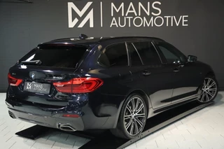 BMW 5 Serie BMW 5-serie Touring 540i xDrive M Sport / PANODAK / CAMERA / HUD / H&K / KEYLESS / 20'' - afbeelding nr 4