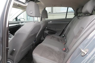 Volkswagen Golf Volkswagen Golf 1.5 TSI 96kw 130pk Style , Panorama dak , Led, Virtual cockpit ,Trekhaak uitklapbaar, PDC, Navigatie via Carplay , DAB+ , Stoelverwarming,Alcantara bekleding, etc. - afbeelding nr 22