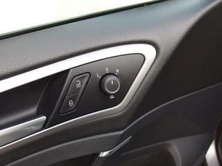 Volkswagen Golf NAVI / CLIMA / PDC / BLUETOOTH / CRUISE / DAB+ / NL-AUTO - afbeelding nr 25