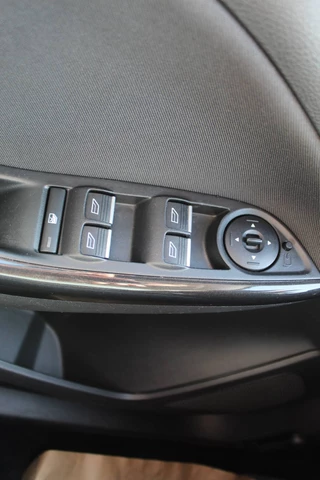 Ford Focus Climate control , Navigatie , Cruise control , LED dagrijverlichting Parkeersensoren V+A , Voorruitverwarming - afbeelding nr 5