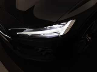 Volvo V60 Volvo V60 T6 PLUG-IN HYBRID R-DESIGN SCHUIFDAK ACC KEYLESS 19INCH STOELVER - afbeelding nr 15