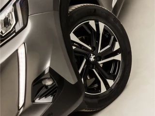 Peugeot 2008 Peugeot 2008 1.2 PureTech Sport (VIRTUAL COCKPIT, APPLE CARPLAY, GROOT NAVI, LEDER, 360 CAMERA, SPORTSTOELEN, LED KOPLAMPEN, GETINT GLAS, LANE ASSIST, DAB+, NIEUWSTAAT) - afbeelding nr 17