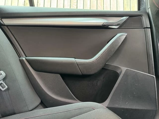 Škoda Octavia Skoda Octavia Combi 1.5 TSI Greentech Sport Business Automaat | Cruise control | Climate control | Trekhaak | Parkeersensoren achter | Zwart optiek - afbeelding nr 36