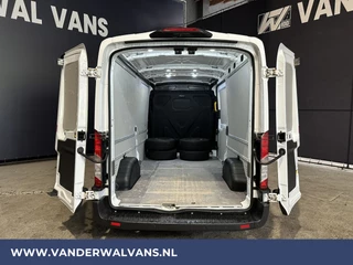 Ford Transit Ford Transit 2.0 TDCI 131pk L3H2 Euro6 Airco | Camera | Navigatie | Apple Carplay | Android Auto | Stoelverwarming Verwarmde voorruit, Cruisecontrol, Parkeersensoren, Elektrisch verstelbare bestuurdersstoel, Bijrijdersbank - afbeelding nr 3