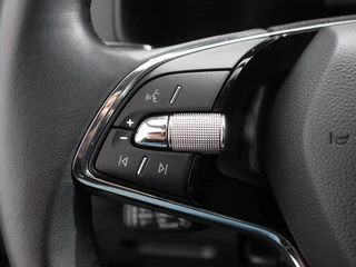 Škoda Karoq Skoda Karoq 1.5 TSI 150pk DSG Ambition | Navigatie | Apple Carpla/Android Auto | Camera | Climate Control | Adaptive Cruise control | Lichtmetalen Velgen - afbeelding nr 15