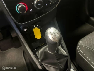 Renault Clio Renault Clio 1.2 16V 5 DEURS / AIRCO / NAVI / LED / LMV / TREKHAAK - afbeelding nr 13