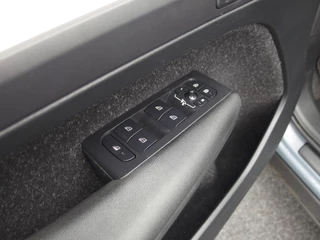 Volvo XC40 AUTOMAAT / TREKHAAK / FULL LED / STOELVERW / CARPLAY / CAMERA / NAVI / CLIMA / NL-AUTO - afbeelding nr 37