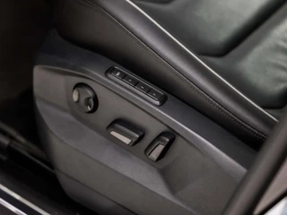 Volkswagen Tiguan 150Pk Automaat (PANORAMADAK, DIGITAL COCKPIT, APPLE CARPLAY, ELEK SPORTSTOELEN, LEDER, STOELVERWARMING, CAMERA, GETINT GLAS, KEYLESS, LED, ELEK ACHTERKLEP, PARKEER ASSISTENT, NIEUWSTAAT) - afbeelding nr 17