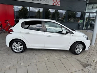 Peugeot 208 Peugeot 208 1.2 PT SIGNATURE + AIRCO/APPLE CARPLAY/ANDROID AUTO/PDC/CRUISE - afbeelding nr 3