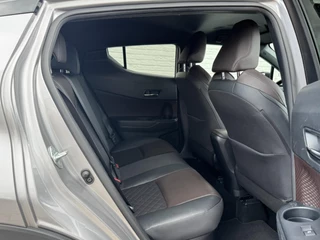 Toyota C-HR Toyota C-HR 1.8 Hybrid First Edition Camera Navigatie Cruise Clima Stoelverwarming Keyless Trekhaak - afbeelding nr 41
