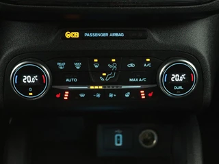 Ford Focus Ford Focus 1.0 EcoBoost ST Line | Stoel & stuurverwarming |  Camera | Trekhaak | Climate control | Carplay | Navigatie | Cruise control - afbeelding nr 13