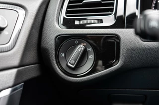 Volkswagen Golf Volkswagen Golf 1.5 TSI R-Line Pano / Camera / ACC - afbeelding nr 21