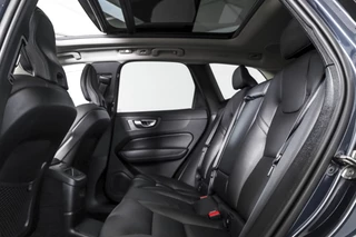 Volvo XC60 Volvo XC60 2.0 T6 Plug-in hybrid AWD Plus Dark | S/K-Panodak | Dig. Cockpit | Adapt. Cruise | Memory Stoelen | Elek. Klep | Stoel-+stuurverw. | 360 Camera | Harman/Kardon | NAV+App. Connect | LM 19