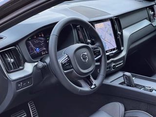 Volvo XC60 Volvo XC60 2.0 T8 Plug-in Hybrid AWD R-Design Pano H&K Leder - afbeelding nr 13
