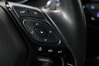 Toyota C-HR Toyota C-HR 2.0 Hybrid First Edition | 184pk | Stoelverwarming | Carplay | Adaptive cruise | Trekhaak | Camera | Navigatie | Full LED - afbeelding nr 15