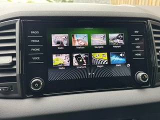 Škoda Karoq Skoda Karoq 1.5 TSI Sportline Automaat | Panoramadak | LED | Stoelverwarming | Adaptieve cruise control | Dode hoek detectie | Trekhaak uitklapbaar | Canton HiFi | Elektrisch bedienbare achterklep | Parkeersensoren voor en achter | Achteruitrijcamera - afbeelding nr 29