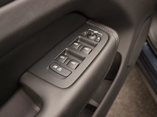 Volvo XC60 Volvo XC60 T6 PLUG-IN HYBRID LONG RANGE ESSENTIAL EDITION SCHUIFDAK ACC BLI - afbeelding nr 12