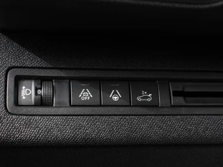 Peugeot 3008 Peugeot 3008 1.2 PureTech Allure Climate control Adaptive cruise control Achteruitrijd camera Parkeersensoren Verwarmde voorstoelen LED Navigatie Apple Carplay/ Android Auto - afbeelding nr 16