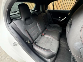 Mercedes-Benz A-Klasse Mercedes A-klasse 200 AMG-styling Automaat | Widescreen Navi | Stoelverwarming | Getint glas | Metallic lak | Parkeersenoren voor en achter | Achteruitrijcamera - afbeelding nr 36