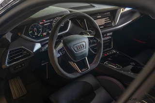 Audi e-tron GT Audi e-tron GT RS 598 pk I NP 186k I Carbon I RS design rood - afbeelding nr 13
