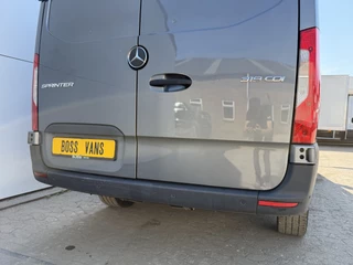 Mercedes-Benz Sprinter Automaat L2H2 Airco Cruise Control Lane Assist Camera Carplay Dodehoek waarschuwing Parkeersensoren voor achter - afbeelding nr 17