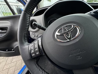 Toyota Yaris Toyota Yaris 1.5 VVT-i Aspiration DEALER ONDERHOUDEN / NL AUTO / CAMERA / NAVIGATIE / BLUETOOTH / VOLLE TANK - afbeelding nr 16