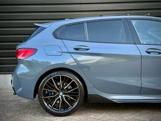 BMW 1 Serie BMW 1 Serie 118i M135 M-PERF. PANO|SCHAALSTOEL|HUD|H/K|CAMERA - afbeelding nr 18