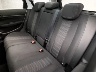 Peugeot 308 Peugeot 308 SW 1.2 PureTech Sport Automaat (PANORAMADAK, APPLE CARPLAY, STOELVERWARMING, ADAPTIVE CRUISE, SPORTSTOELEN, KEYLESS, GETINT GLAS, TREKHAAK, 360 CAMERA, NIEUWSTAAT) - afbeelding nr 16