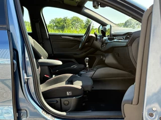 Ford Focus Ford Focus Wagon 1.5 182PK ST Line Business | Performance Blue | 1700KG Trekgewicht/NAV/Carplay/Clima/LED - Caravantrekker! - afbeelding nr 15