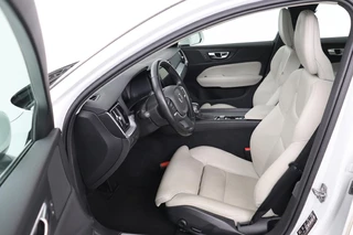 Volvo V60 Volvo V60 2.0 D4 MomentPro | Leder | Trekhaak |  Stoelverwarming | Adaptive cruise | Carplay | Navigatie | DAB | Camera | Full LED | Climate control - afbeelding nr 5