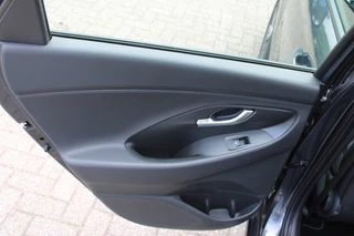 Hyundai i30 Hyundai i30 Wagon 1.0 T-GDI Comf.Smart Aut. Navi/Led/Pdc/Cam/16