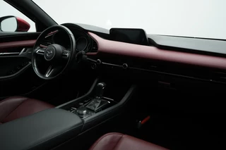 Mazda 3 Mazda 3 2.0 e-SkyActiv-X Luxury automaat i-Activesense pakket met Sunroof en rood leer pakket : dealer onderhouden en 24 maanden verlengde garantie - afbeelding nr 40