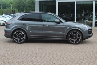 Porsche Cayenne Porsche Cayenne 3.0 E-Hybrid Platinum Edition / Trekhaak / Panoramadak / 360Camera / 22'' / Matrix LED / Luchtvering / Sportdesign / Sportchrono / Keyless / Stoelventilatie / Stuurverwarming / Dodehoek / DAB / ACC - afbeelding nr 5