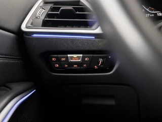 BMW 3 Serie BMW 3 Serie Touring 320i Sportline Shadow 184Pk Automaat (APPLE CARPLAY, GROOT NAVI, CAMERA, LEDER, ADAPTIVE CRUISE, SFEERVERLICHTING, SPORTSTOELEN, HIFI, TREKHAAK ELEKTRISCH, GETINT GLAS, NIEUWSTAAT) - afbeelding nr 24