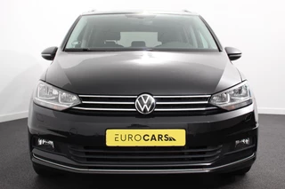 Volkswagen Touran Volkswagen Touran 1.5 TSI DSG Highline 7p | Navigatie | Apple Carplay/Android Auto | Parkeersensoren | Adaptive Cruise Control | Stoel-en stuurverwarming | Elektrische achterklep | Getinte ramen | Climatronic - afbeelding nr 4
