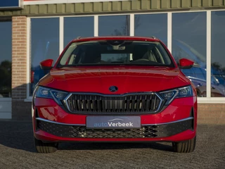 Škoda Octavia Škoda Octavia Combi 1.5 TSI MHEV Business Edition Plus | Matrix LED | Chrome pakket | Stoel-, Stuur- & voorruitverwarming | Navi 13inch | Elektr.trekhaak | El. achterklep m.sensor | ACC | - afbeelding nr 12