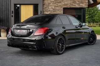 Mercedes-Benz C-Klasse Mercedes-Benz C-Klasse C63 AMG Edition1 One-of-500 - afbeelding nr 4