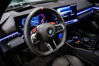 BMW M5 BMW 5-serie Touring M5 V8 Hybrid | Direct leverbaar | Pano | B&W | M Drive | - afbeelding nr 31