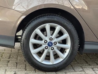 Ford Focus Ford Focus Wagon 1.0 Automaat Dealeronderhouden Volle opties Stuurverwarming Parkeerhulp+sensoren Cruise Navigatie Bluetooth - afbeelding nr 39