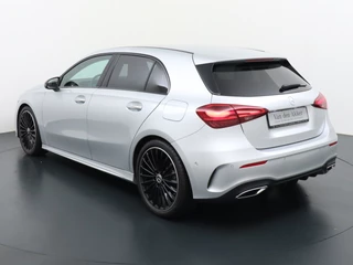Mercedes-Benz A-Klasse Mercedes-Benz A-Klasse A180 AMG // Multibeam LED // Sfeerverlichting // Adaptief Onderstel // 19